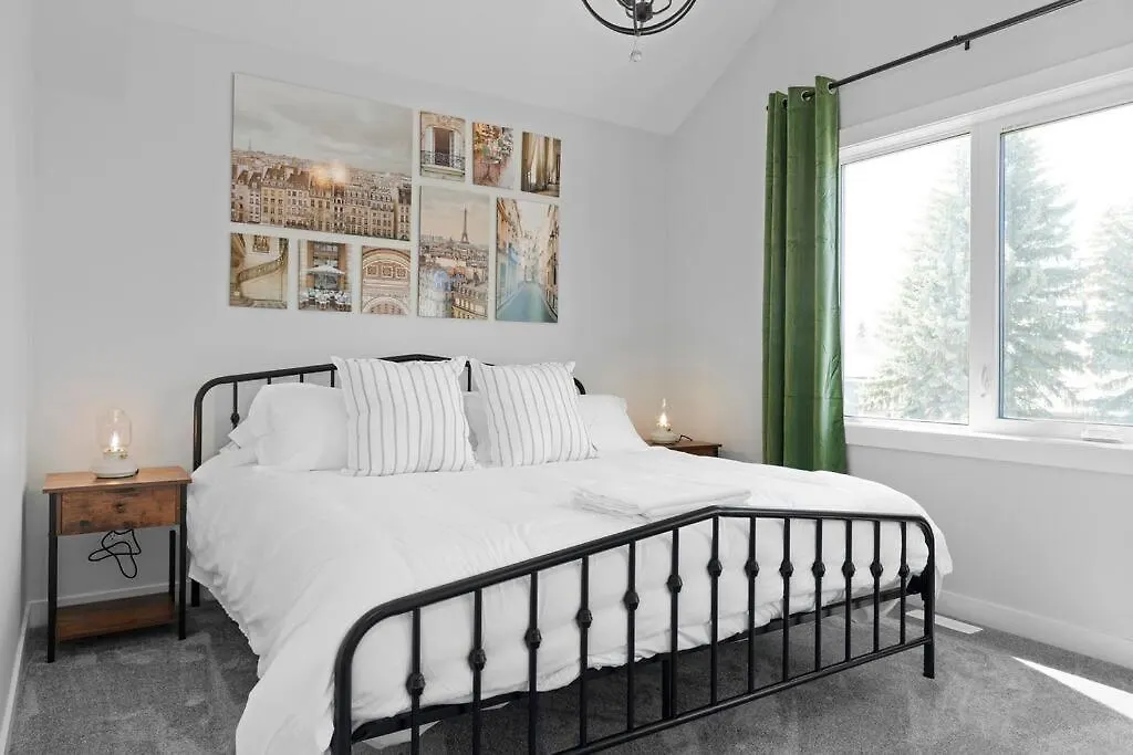 펜션 Modern Luxury Home - King Bed•Arcade•Wem•A/C 에드먼턴