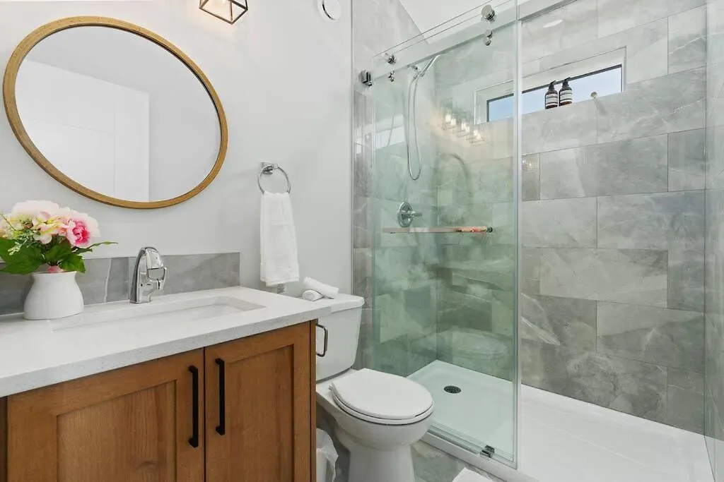 Holiday home Modern Luxury Home - King Bed•Arcade•Wem•A/C Edmonton