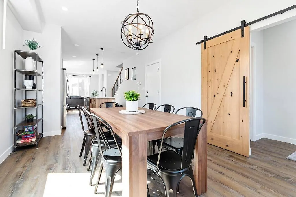 Modern Luxury Home - King Bed•Arcade•Wem•A/C Edmonton Holiday home