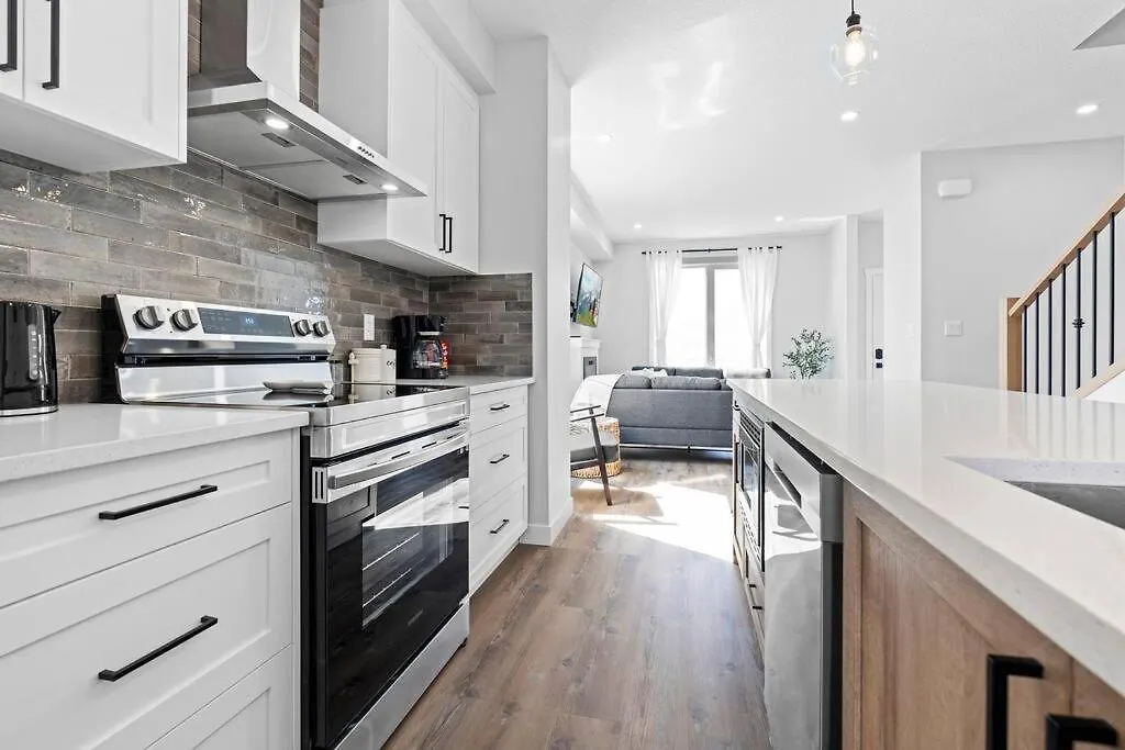 Holiday home Modern Luxury Home - King Bed•Arcade•Wem•A/C Edmonton